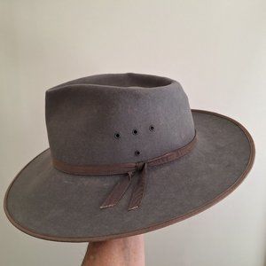 Akubra Cattleman felt hat size 63cm